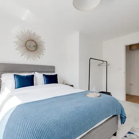 Apartment Modern & Spacious 1 Bed Flat In A Converted Mill
