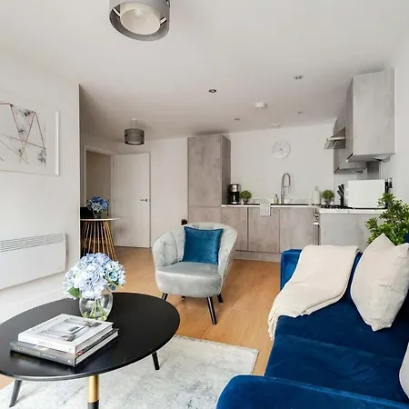 Modern 1 Bed Flat In A Converted Mill W Parking Leeds (West Yorkshire)